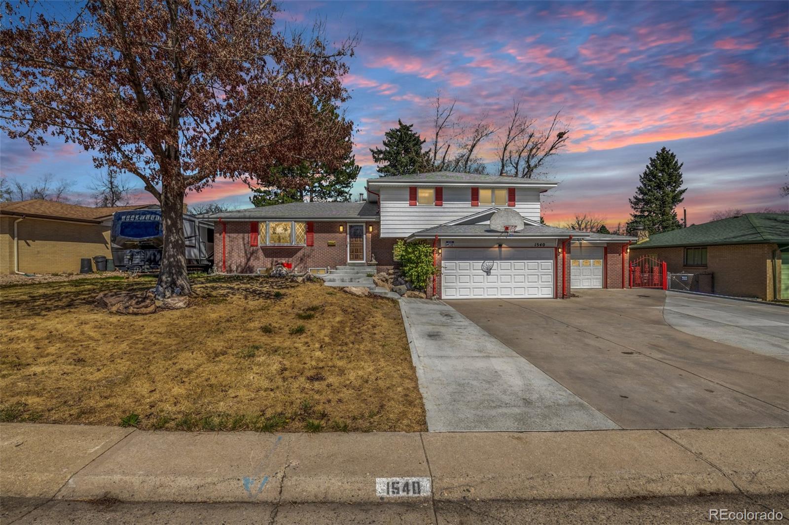 Greenbriar Lakewood Home | MLS #: 59347801540 S Fenton Street, Lakewood Beds: 4 Baths: 4 Price: $625,000