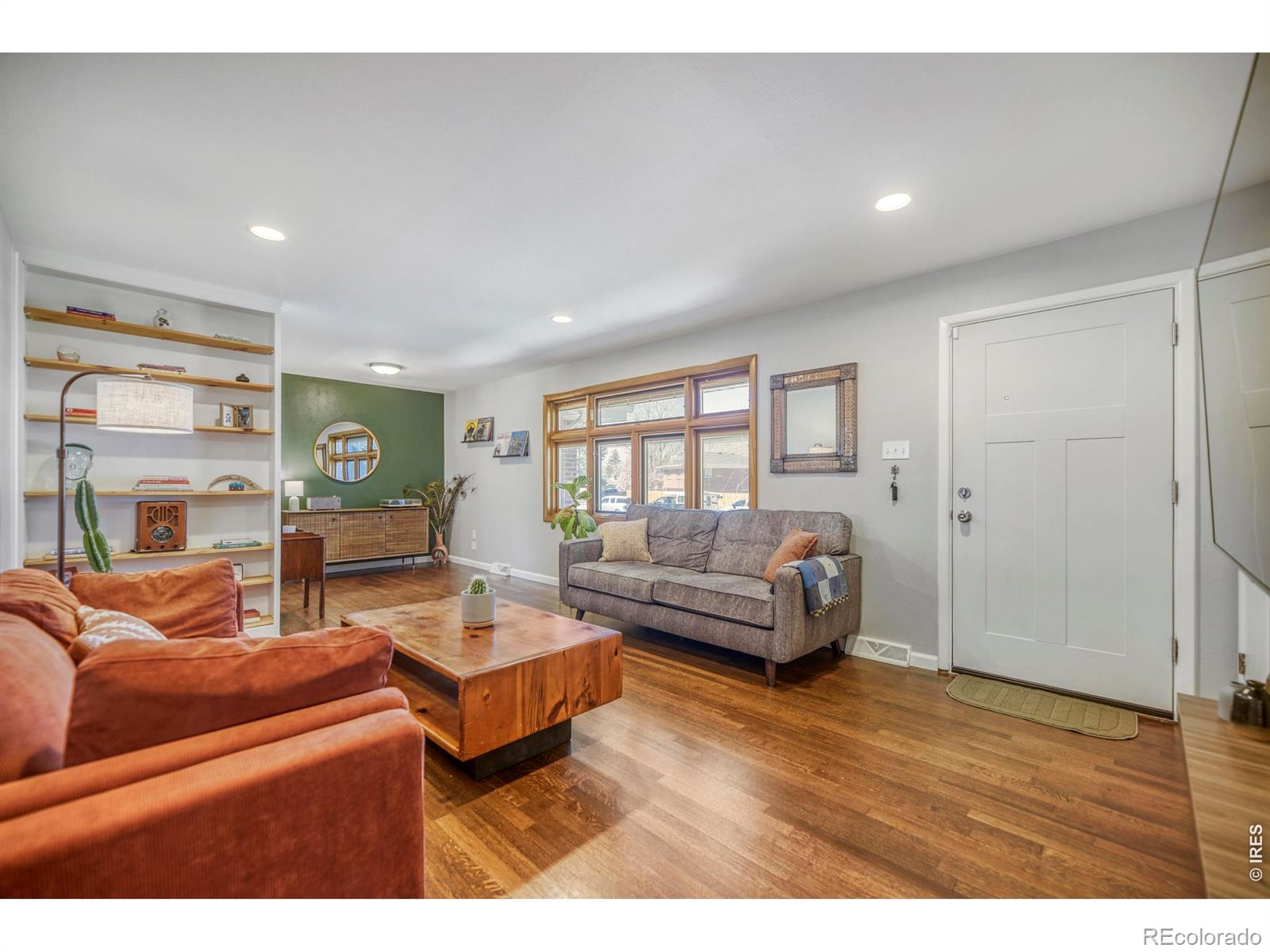  Aurora Home | MLS #: 456789105561111520 E 2nd Avenue, Aurora Beds: 5 Baths: 3 Price: $500,000