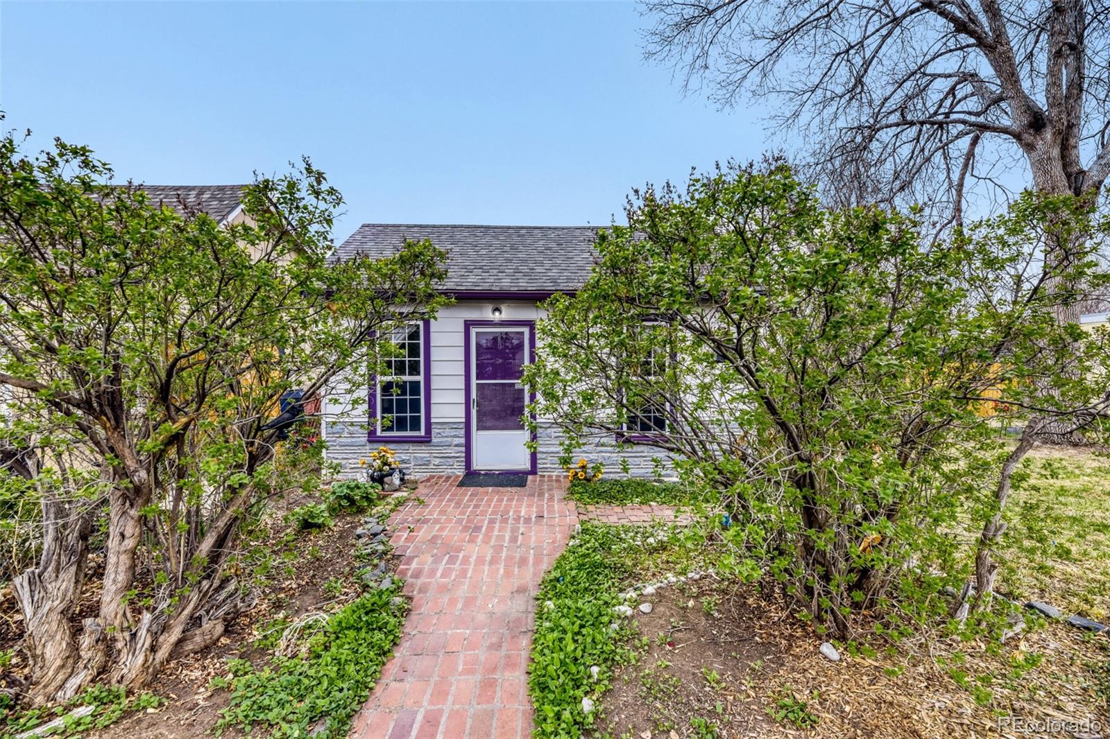 3734 s king street, Denver sold home. Closed on 2026-05-22 for $390,000.