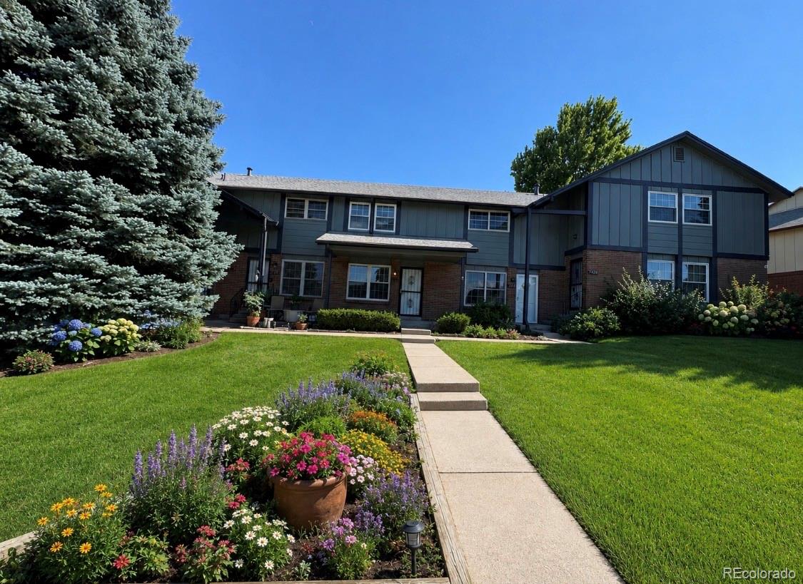  Littleton Home | MLS #: 82165217772 W Glasgow Place, Littleton Beds: 2 Baths: 2 Price: $295,000
