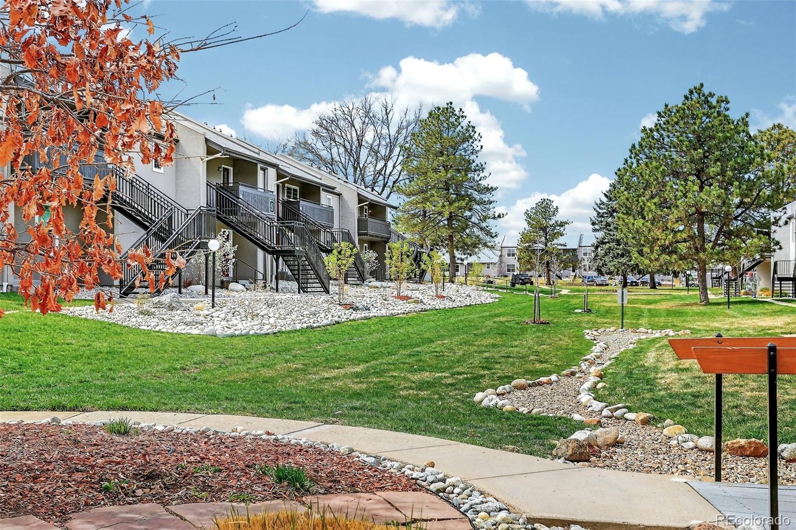7110 s gaylord street, Centennial sold home. Closed on 2026-06-02 for $252,500.