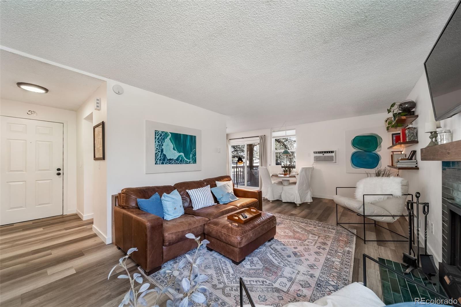 Victoria Crossing Aurora Condo / Townhome | MLS #: 745310117391 E Mansfield Avenue 812L, Aurora Beds: 2 Baths: 1 Price: $245,000