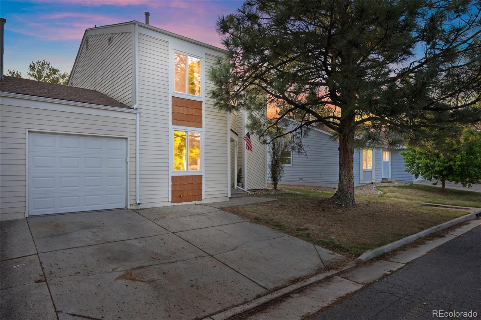  Aurora Home | MLS #: 925793416129 E Rice Place, Aurora Beds: 3 Baths: 3 Price: $374,500