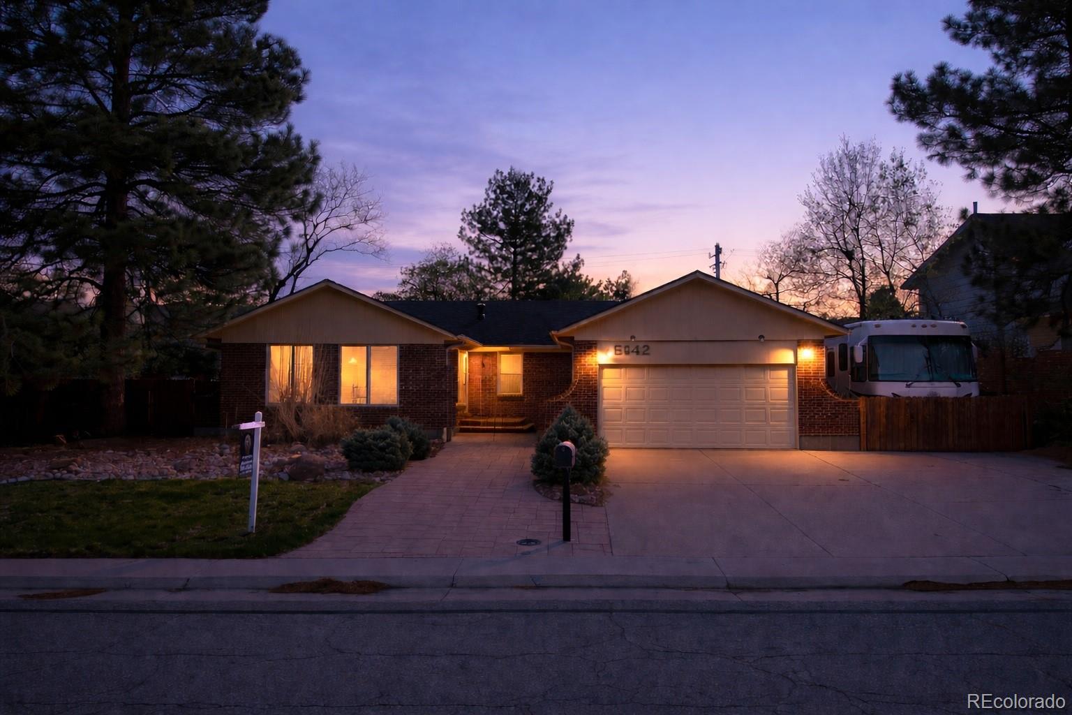 6842 s high street, Centennial sold home. Closed on 2026-05-06 for $745,000.