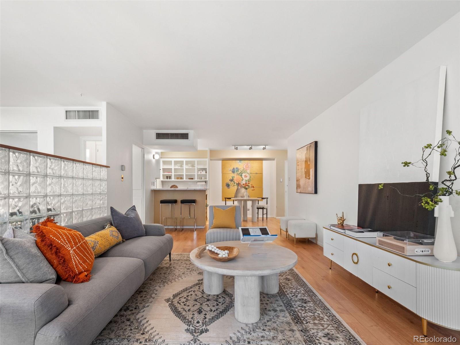 Capitol Hill Denver Condo / Townhome | MLS #: 4867594790 N Washington Street 405, Denver Beds: 1 Baths: 1 Price: $275,000