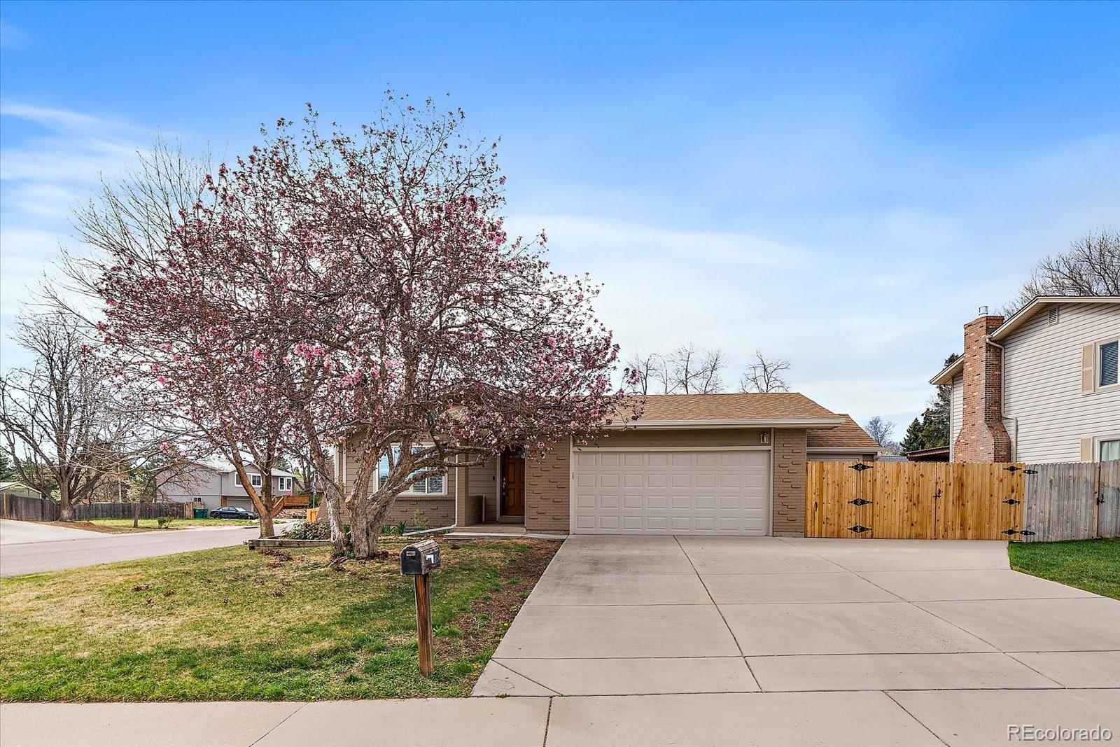 6854 w roxbury place, Littleton sold home. Closed on 2026-05-15 for $635,000.