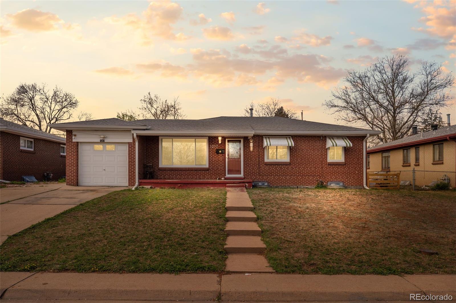 Cloverdale Lakewood Home | MLS #: 92183061207 S Gray Street, Lakewood Beds: 5 Baths: 2 Price: $490,000