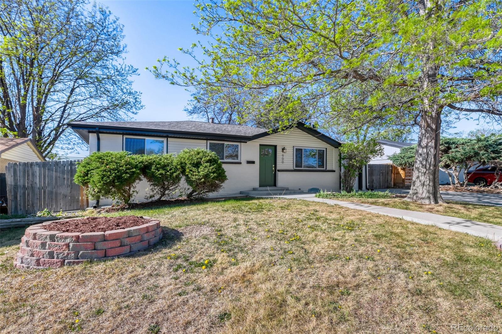 900 essex drive, Denver sold home. Closed on 2026-06-08 for $525,000.