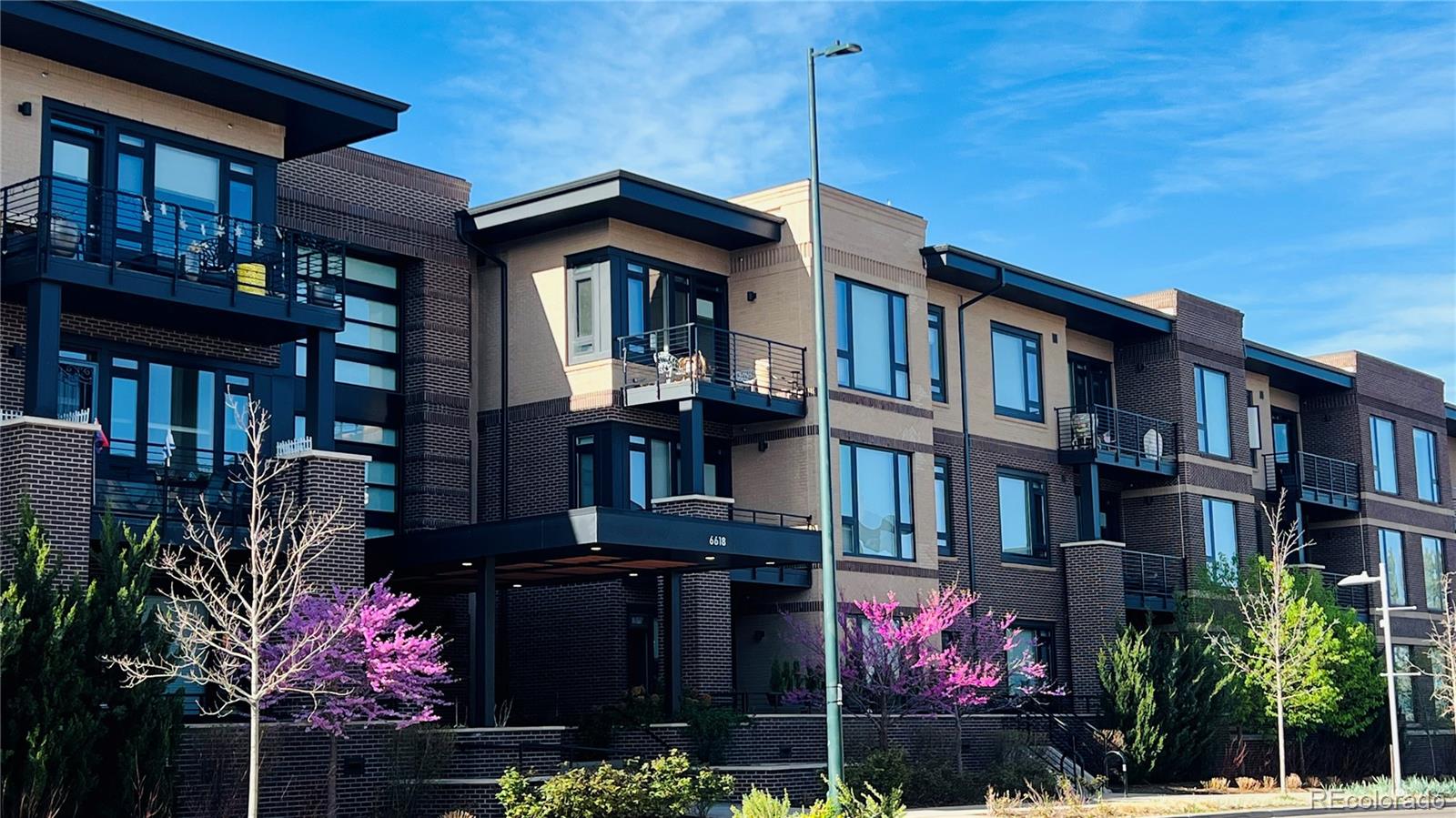 Lowry Denver Condo / Townhome | MLS #: 51663376618 E Lowry Boulevard 205, Denver Beds: 2 Baths: 2 Price: $785,000