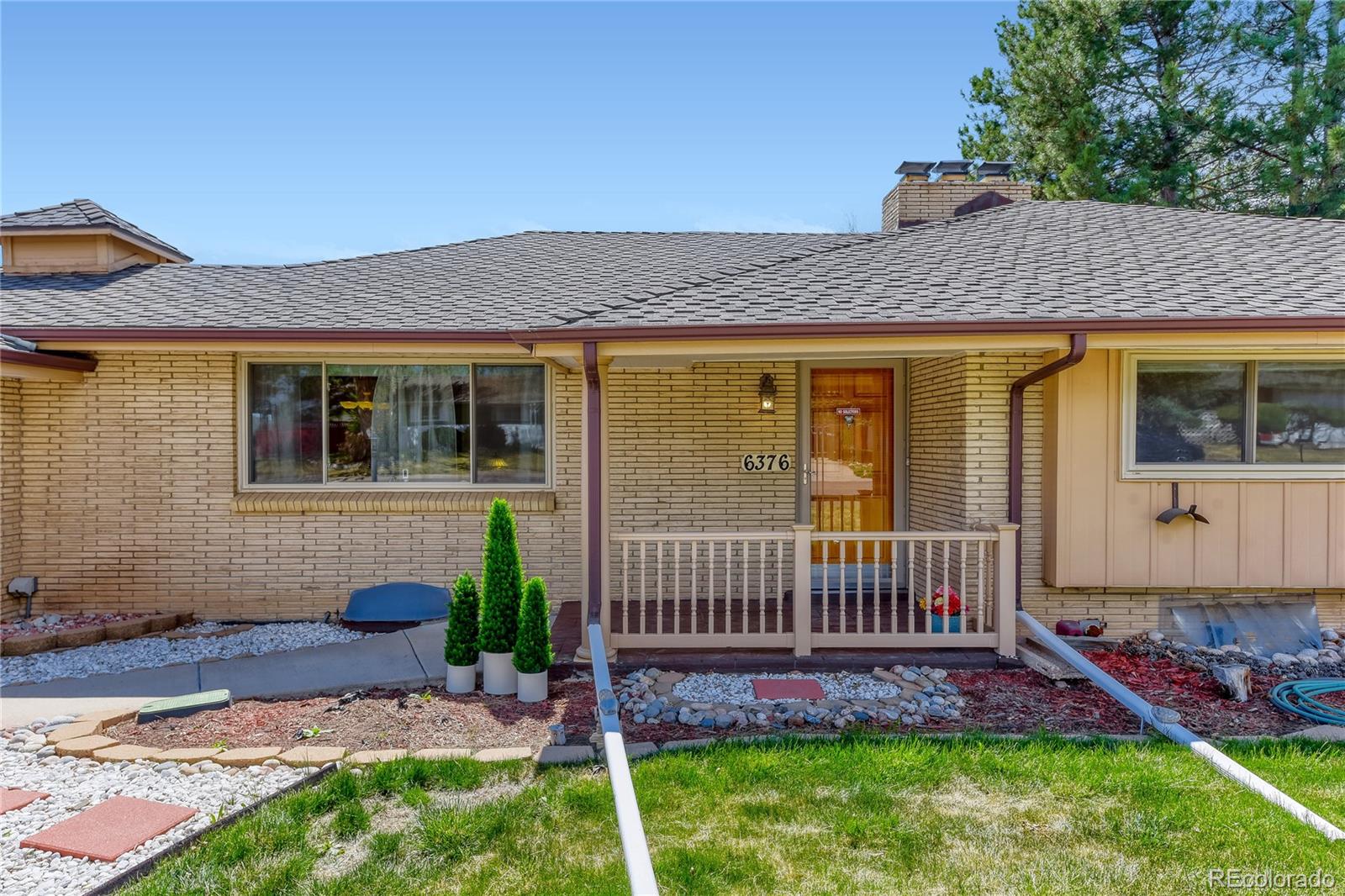  Littleton Home | MLS #: 32511696376 W Roxbury Place, Littleton Beds: 4 Baths: 3 Price: $690,000