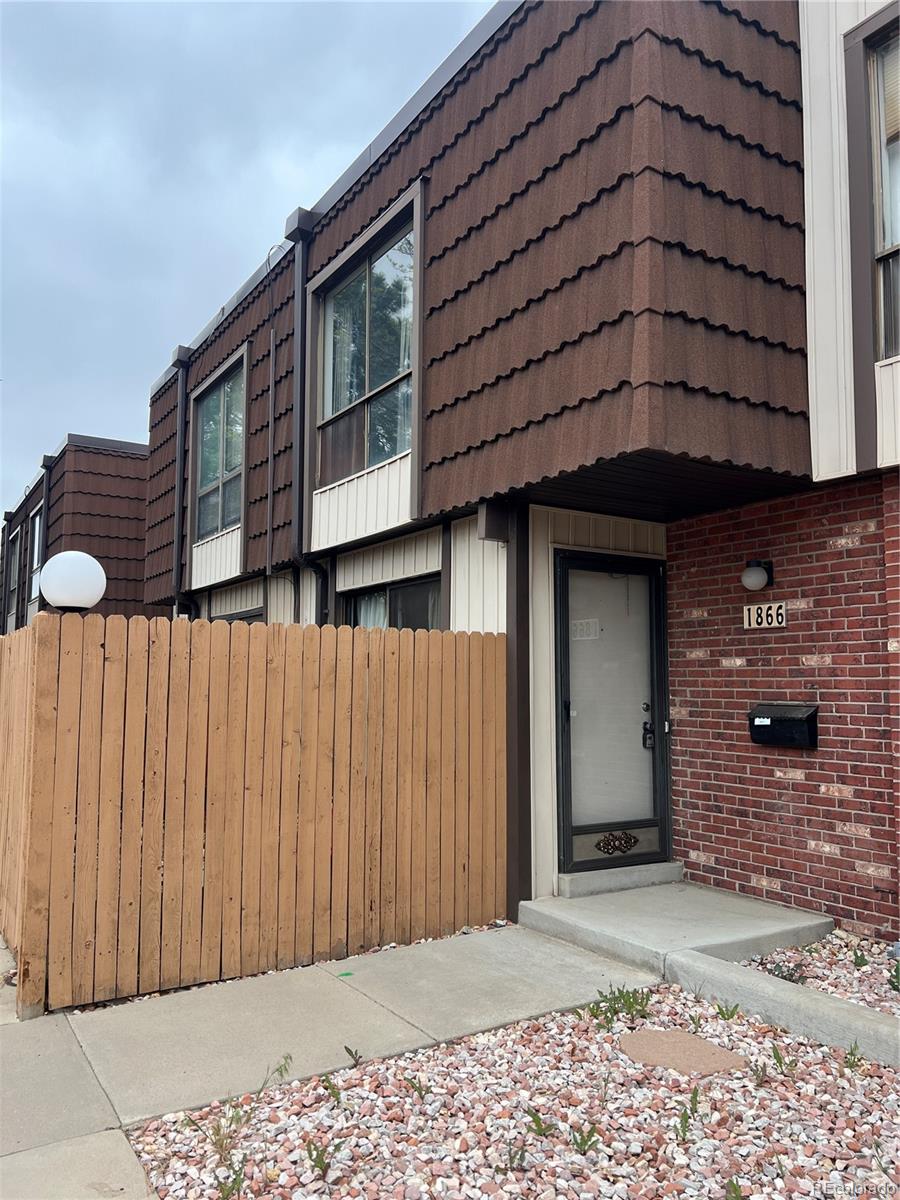 Woodlake Lakewood Home | MLS #: 54749551866 S Hoyt Street, Lakewood Beds: 3 Baths: 2 Price: $275,000