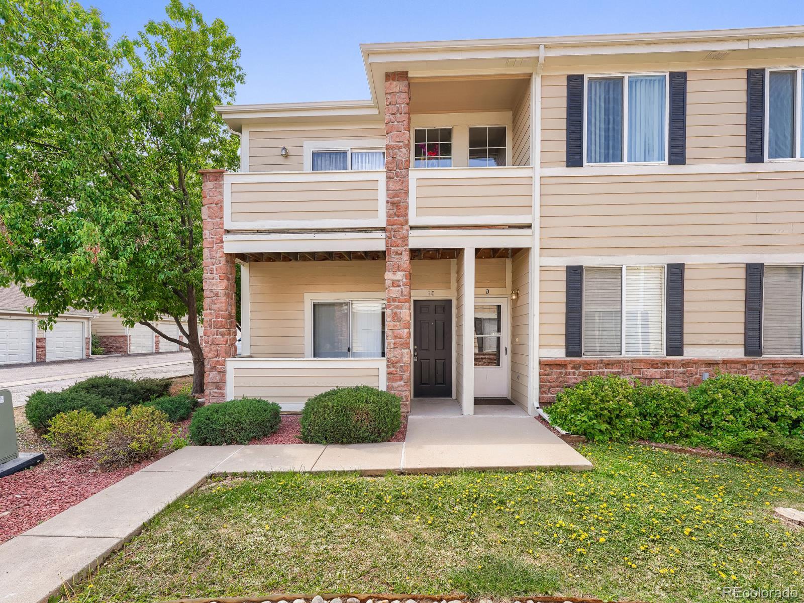  Aurora Condo / Townhome | MLS #: 393034716821 E Hawaii Drive 3C, Aurora Beds: 2 Baths: 2 Price: $255,000
