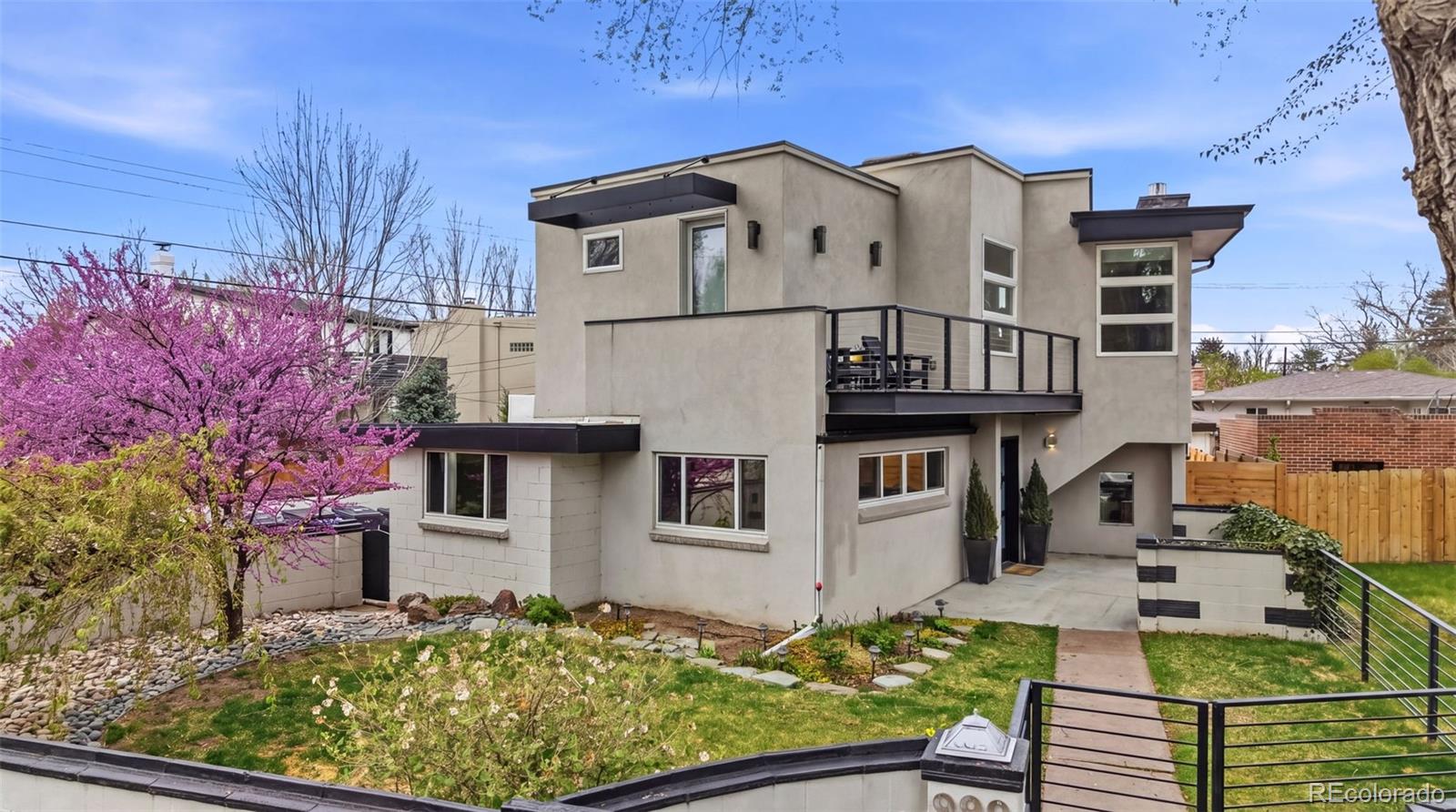 999 s fillmore way, Denver sold home. Closed on 2026-05-19 for $930,000.