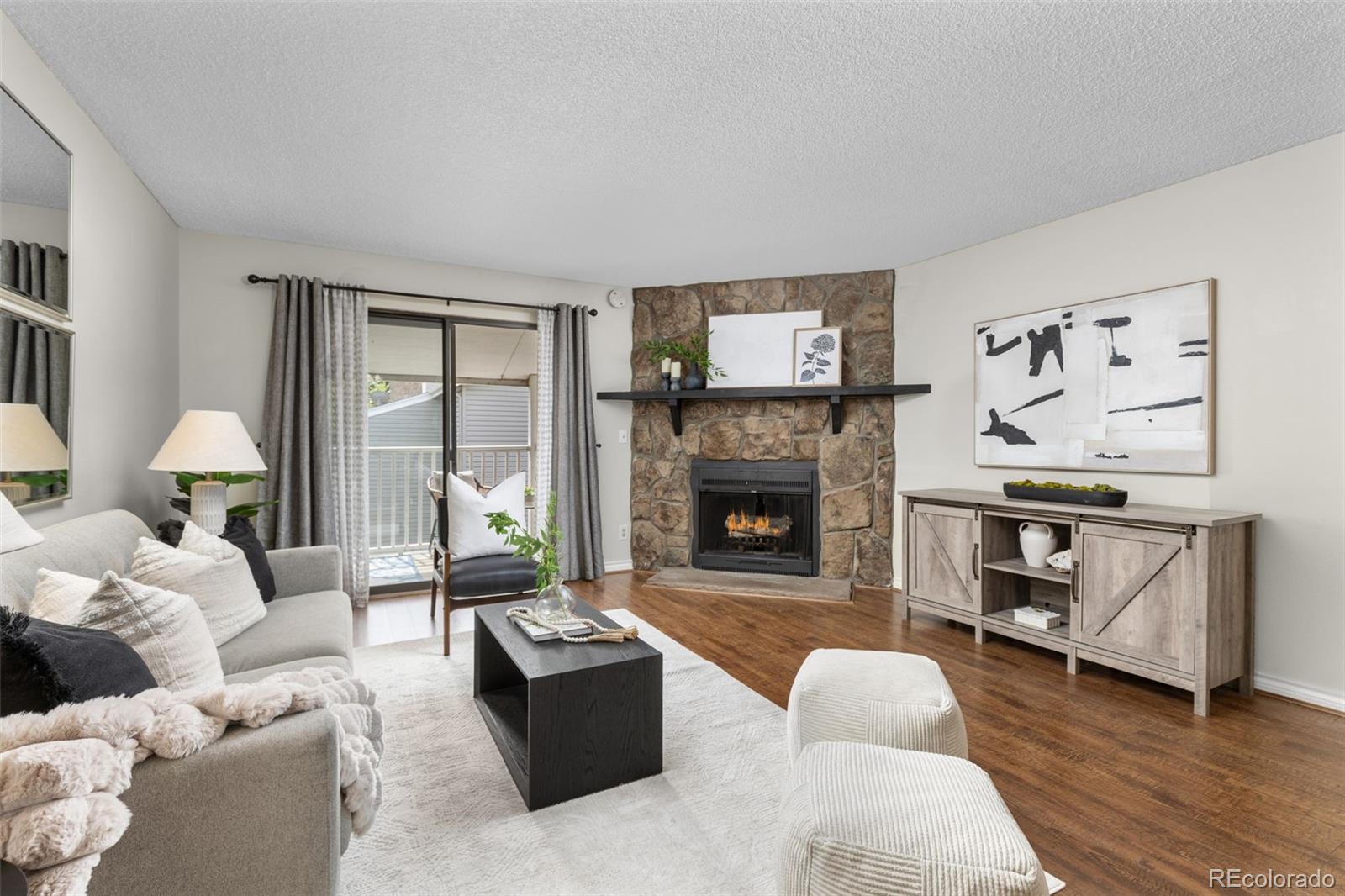 Foxdale Aurora Condo / Townhome | MLS #: 525843418302 E Kepner Place 203, Aurora Beds: 2 Baths: 2 Price: $214,000