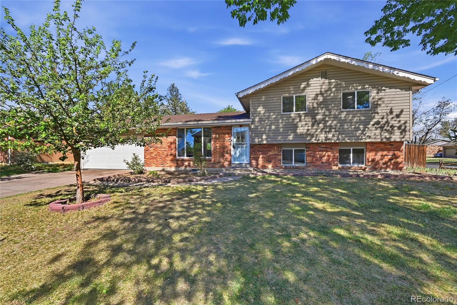 Aurora Hills Aurora Home | MLS #: 2421588994 S Victor Way, Aurora Beds: 3 Baths: 3 Price: $449,000