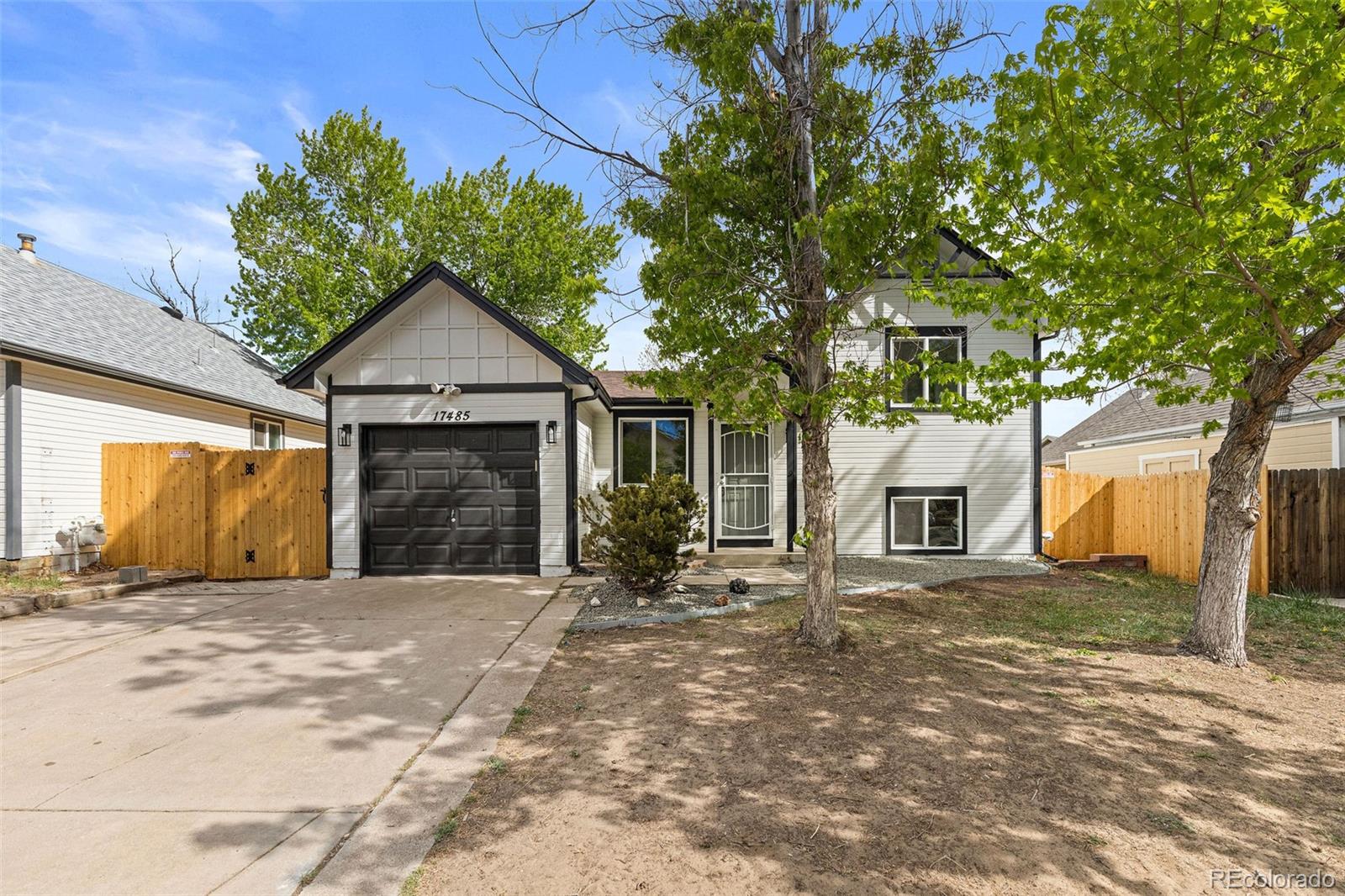 17485 e chenango drive, Aurora sold home. Closed on 2026-05-11 for $390,000.