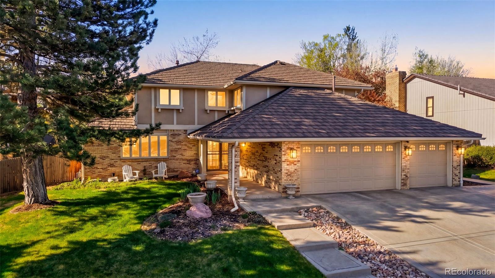 Columbine Knolls Littleton Home | MLS #: 54943757018 W Elmhurst Avenue, Littleton Beds: 5 Baths: 4 Price: $924,900