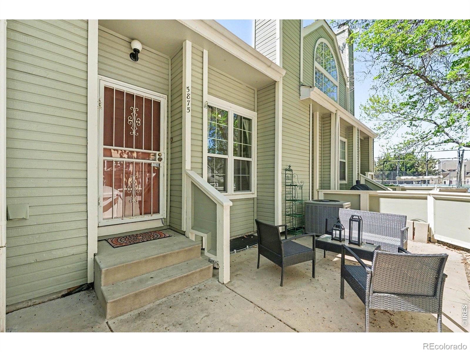  Lakewood Condo / Townhome | MLS #: 45678910566195875 W Asbury Place , Lakewood Beds: 3 Baths: 3 Price: $375,000