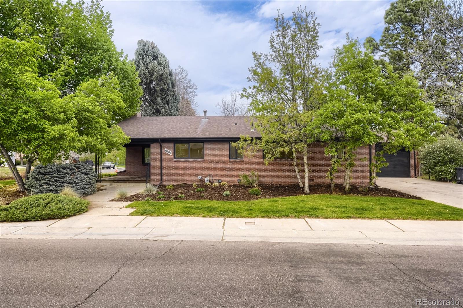 6101 e 3rd avenue, Denver sold home. Closed on 2026-08-31 for $1,621,840.