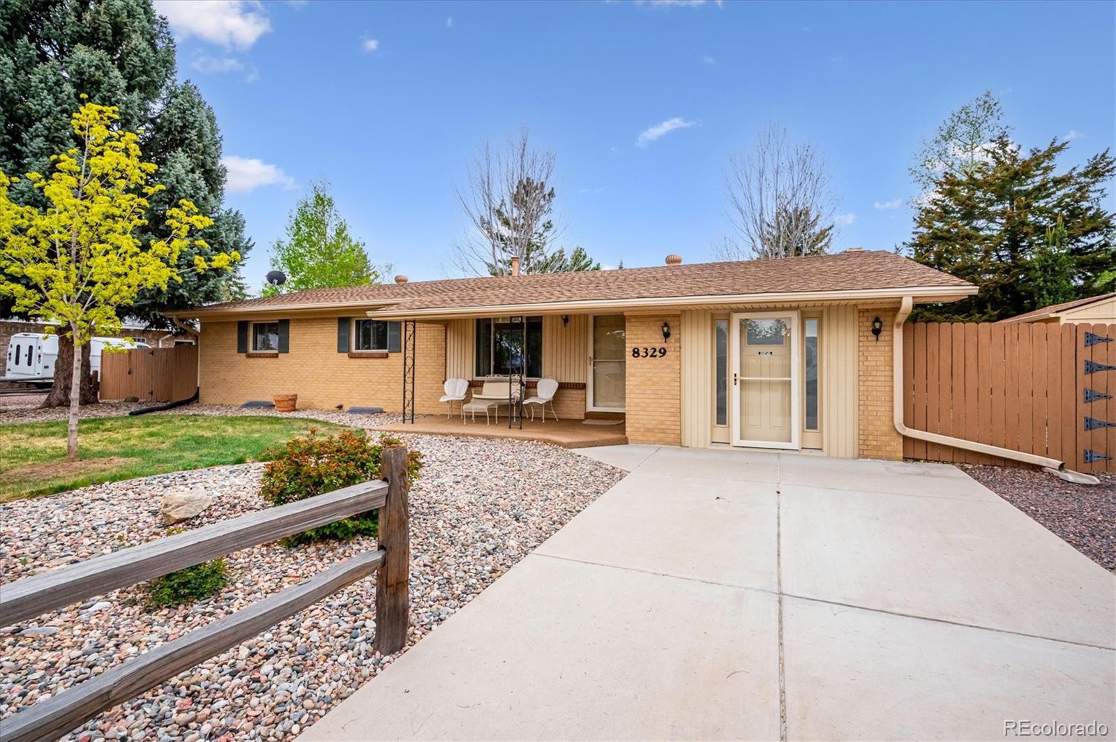8329 s allison street, Littleton sold home. Closed on 2026-05-26 for $623,700.