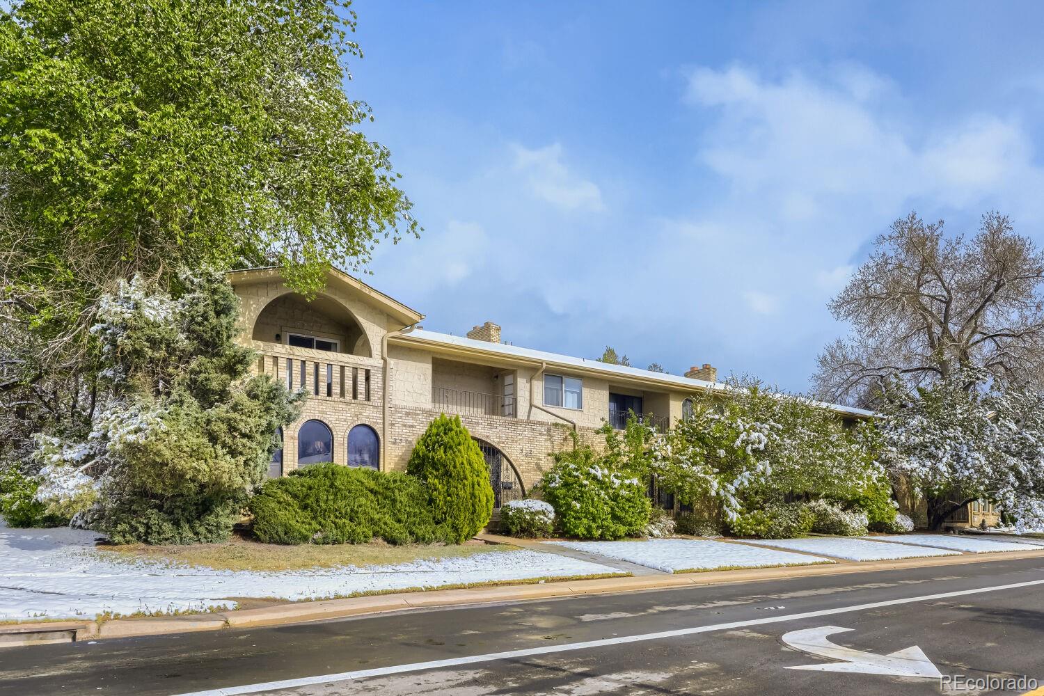 Southmoor Park Denver Condo / Townhome | MLS #: 45168353500 S Ivanhoe Street , Denver Beds: 2 Baths: 3 Price: $280,000