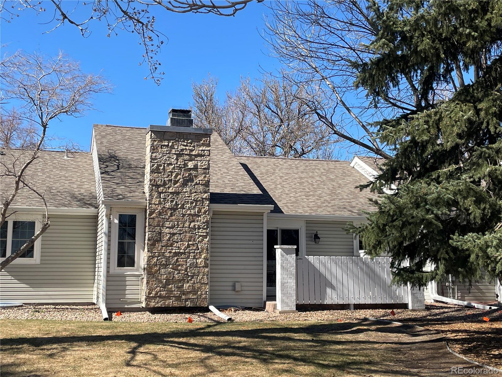 Heather Gardens Aurora Condo / Townhome | MLS #: 740290214287 E Marina Drive , Aurora Beds: 3 Baths: 3 Price: $425,000
