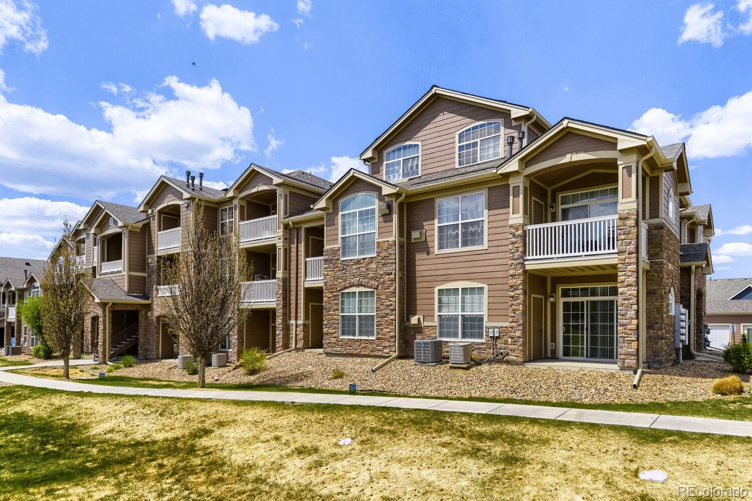 Windmill Creek Englewood Condo / Townhome | MLS #: 19404427440 S Blackhawk Street 202, Englewood Beds: 3 Baths: 3 Price: $365,000