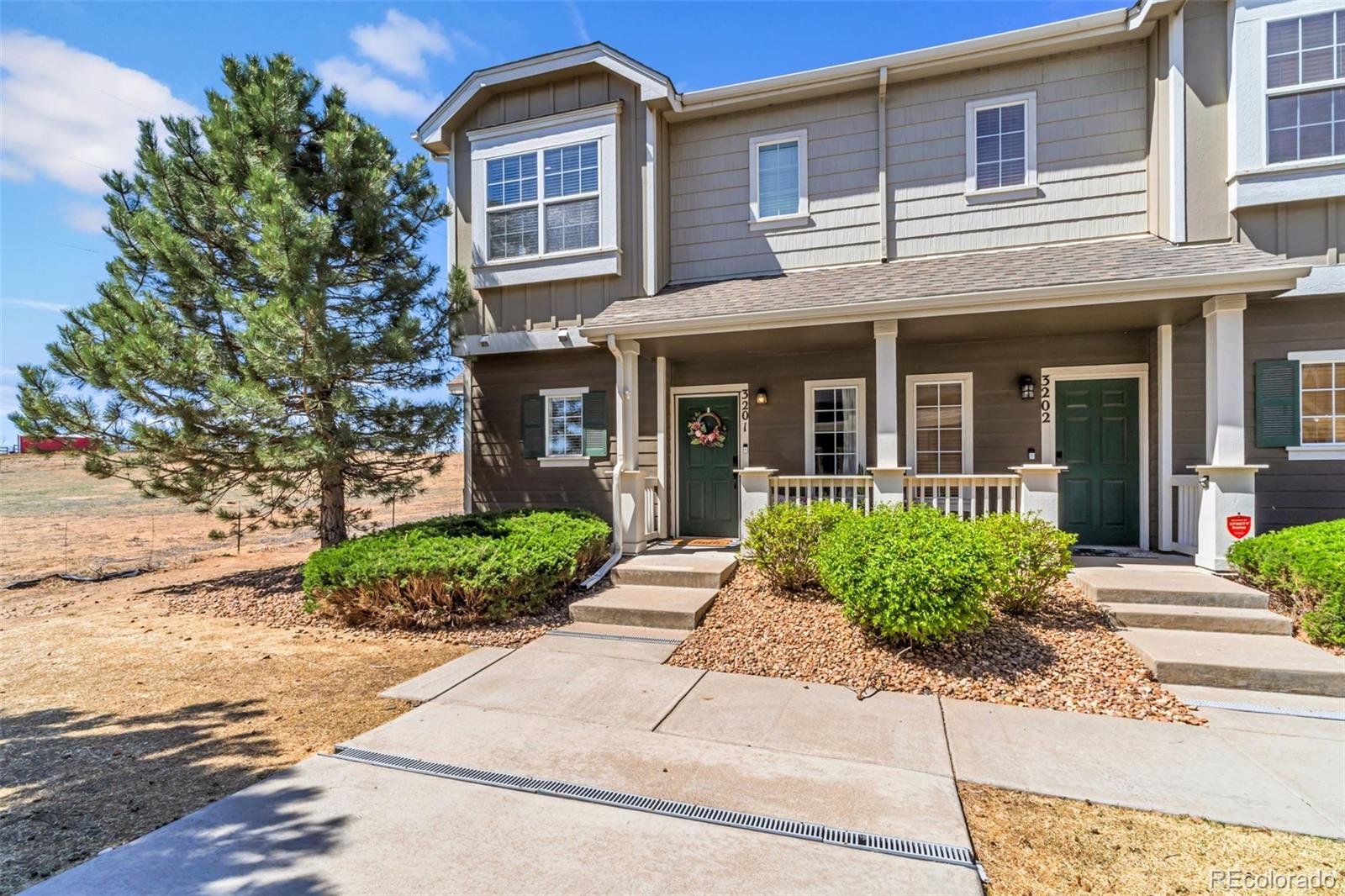  Commerce City Condo / Townhome | MLS #: 346709314700 E 104th Avenue 3201, Commerce City Beds: 2 Baths: 3 Price: $310,000