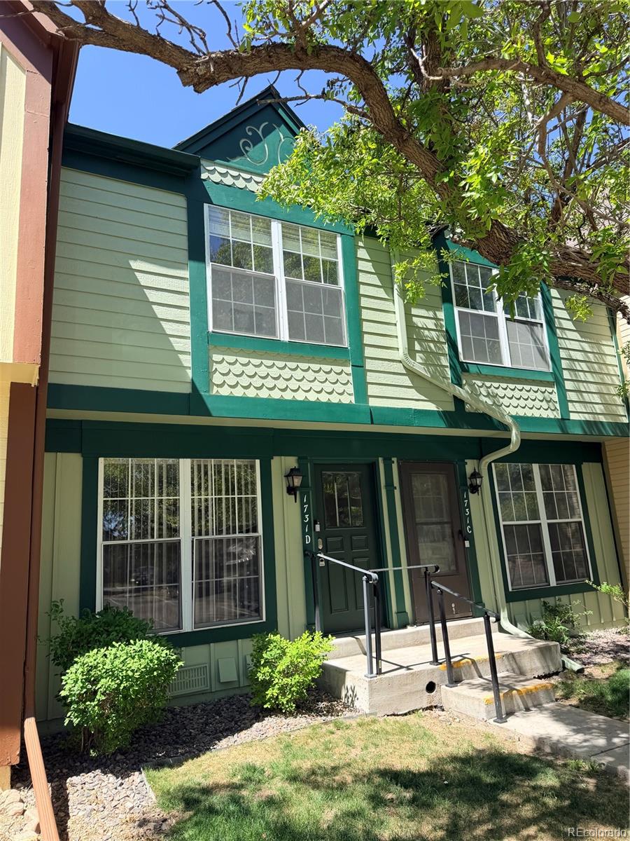  Aurora Condo / Townhome | MLS #: 16361501731 S Blackhawk Way D, Aurora Beds: 2 Baths: 3 Price: $180,500