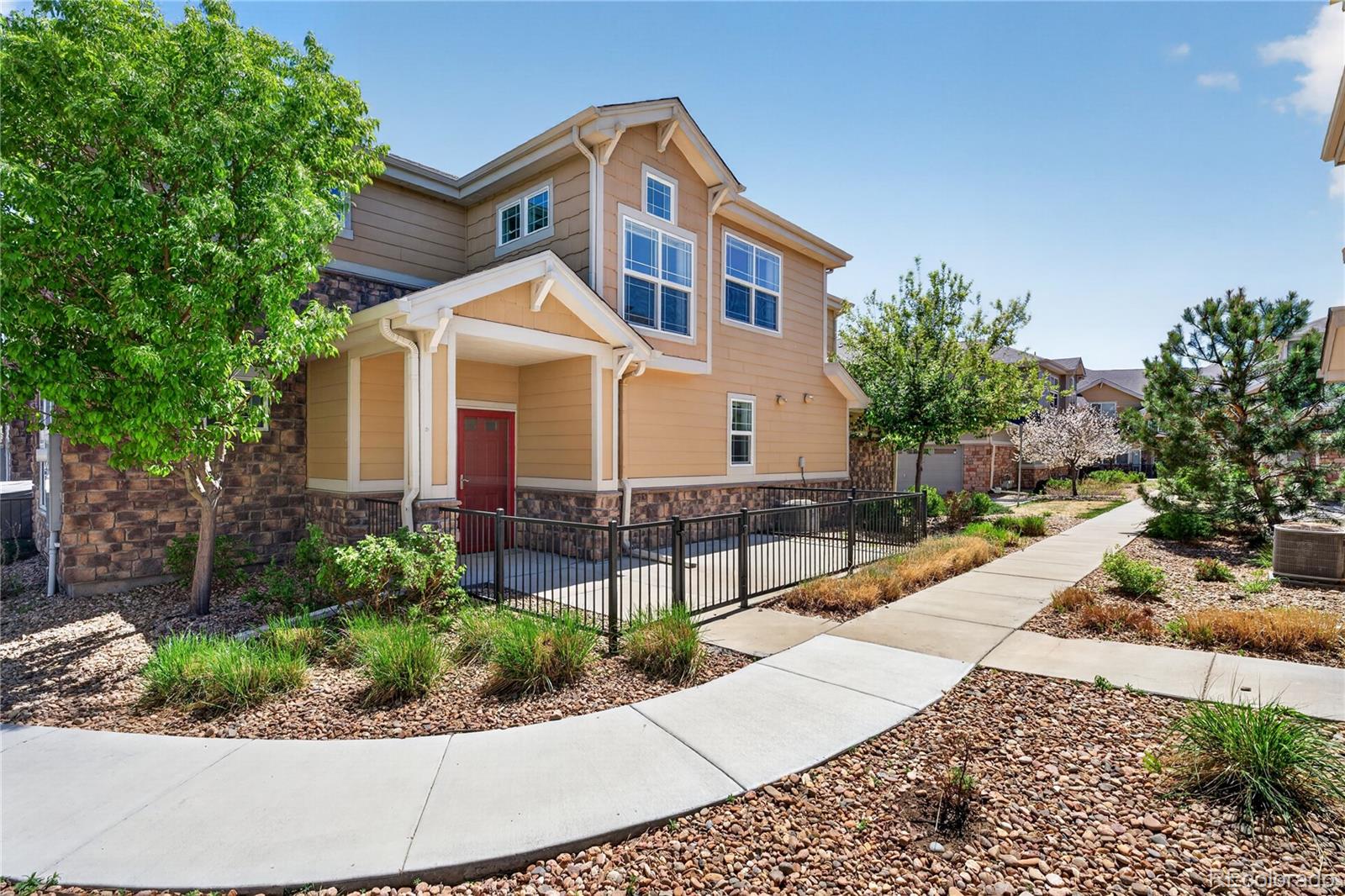 Murphy Creek Aurora Condo / Townhome | MLS #: 87726411804 S Buchanan Circle , Aurora Beds: 3 Baths: 3 Price: $379,000