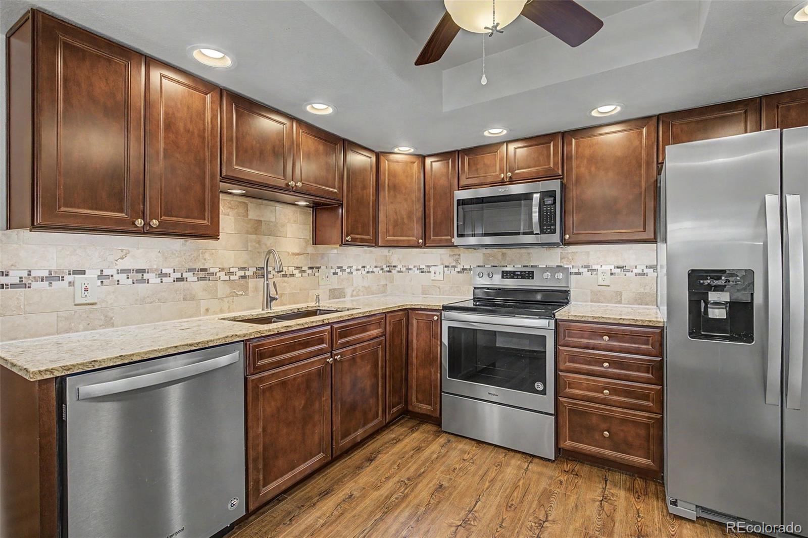  Aurora Condo / Townhome | MLS #: 841225313952 E Marina Drive 302, Aurora Beds: 2 Baths: 2 Price: $335,000