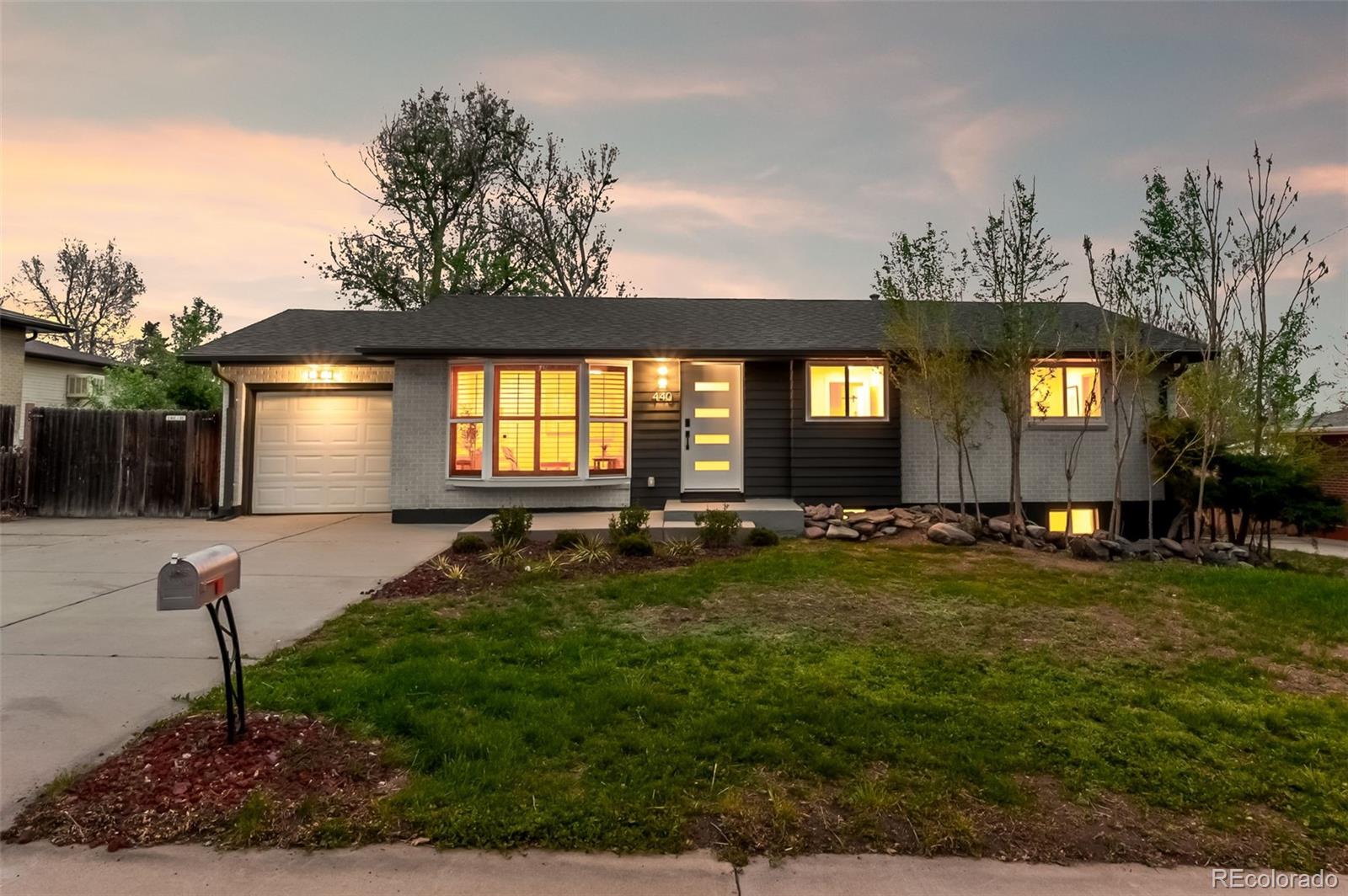 440 s lee street, Lakewood sold home. Closed on 2026-05-28 for $665,000.