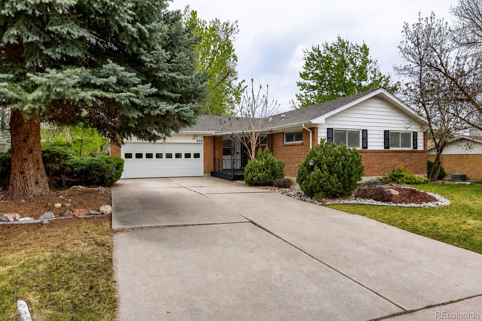  Centennial Home | MLS #: 5408950910 E Briarwood Circle, Centennial Beds: 3 Baths: 2 Price: $519,950