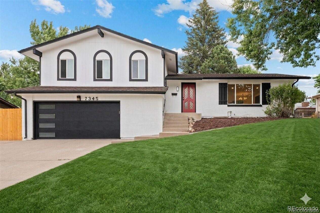 Walnut Hills Centennial Home | MLS #: 33239377345 E Hinsdale Place, Centennial Beds: 4 Baths: 4 Price: $760,000