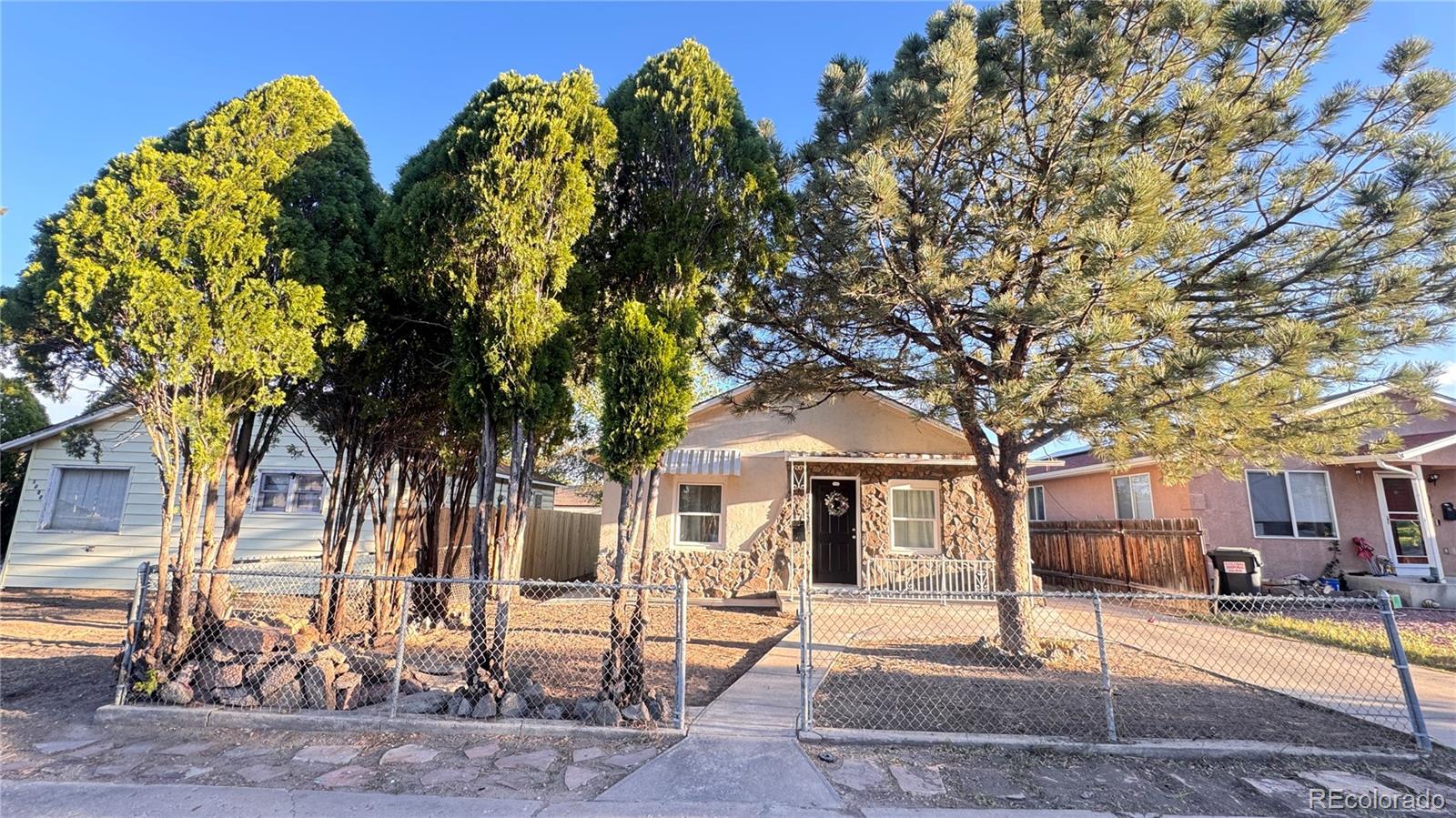  Pueblo Home | MLS #: 50401401004 W 18th Street, Pueblo Beds: 2 Baths: 2 Price: $199,900