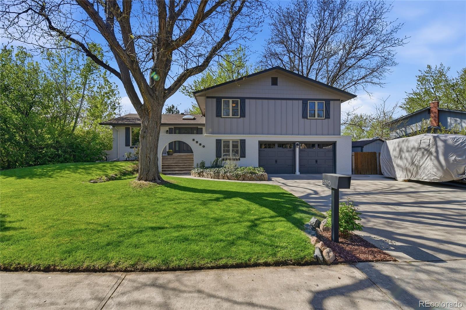  Lakewood Home | MLS #: 92095818390 W Harvard Drive, Lakewood Beds: 4 Baths: 3 Price: $827,000