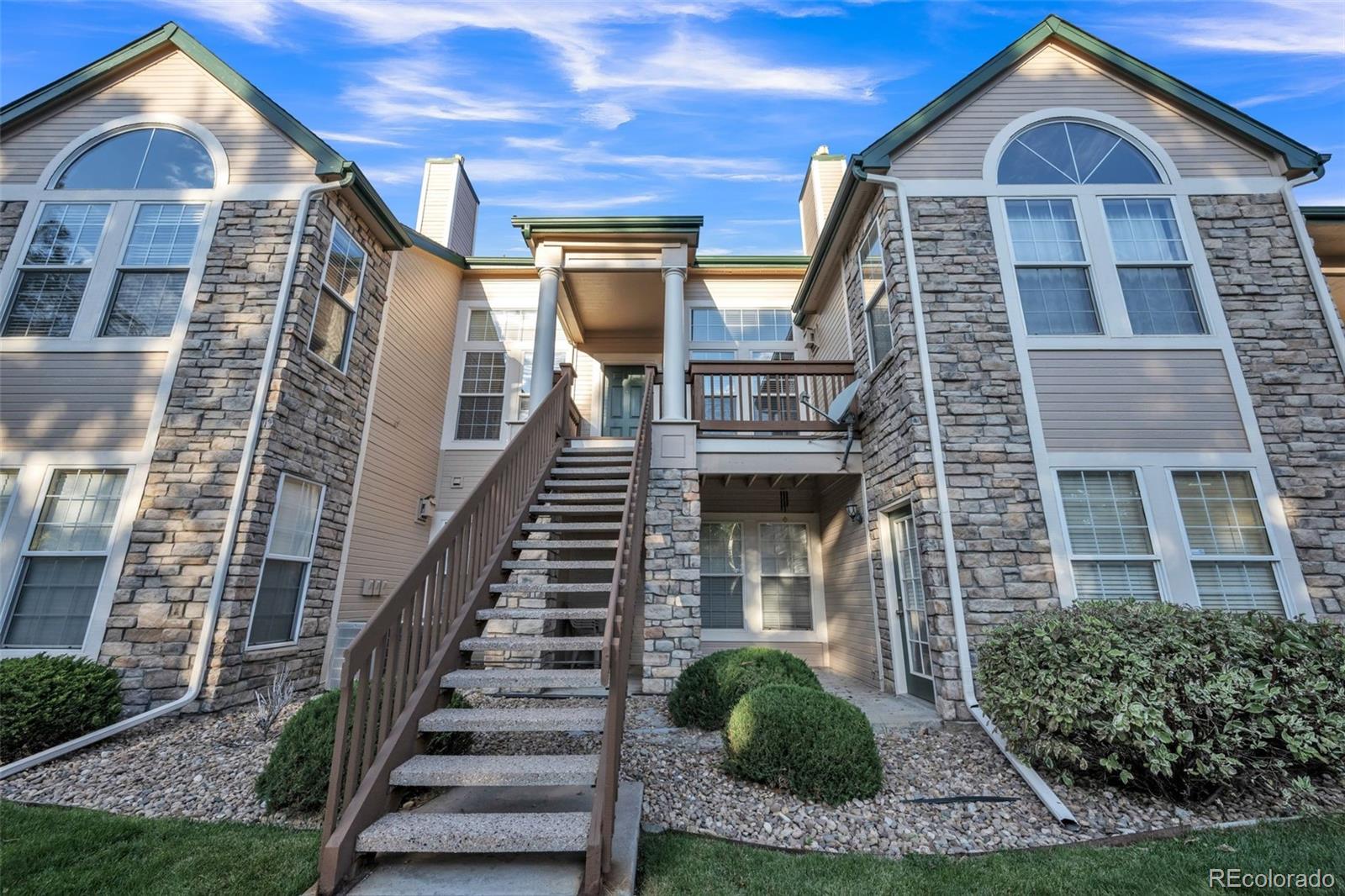 Meadow Hills Aurora Condo / Townhome | MLS #: 83008023995 S Dillon Way 202, Aurora Beds: 2 Baths: 2 Price: $299,999