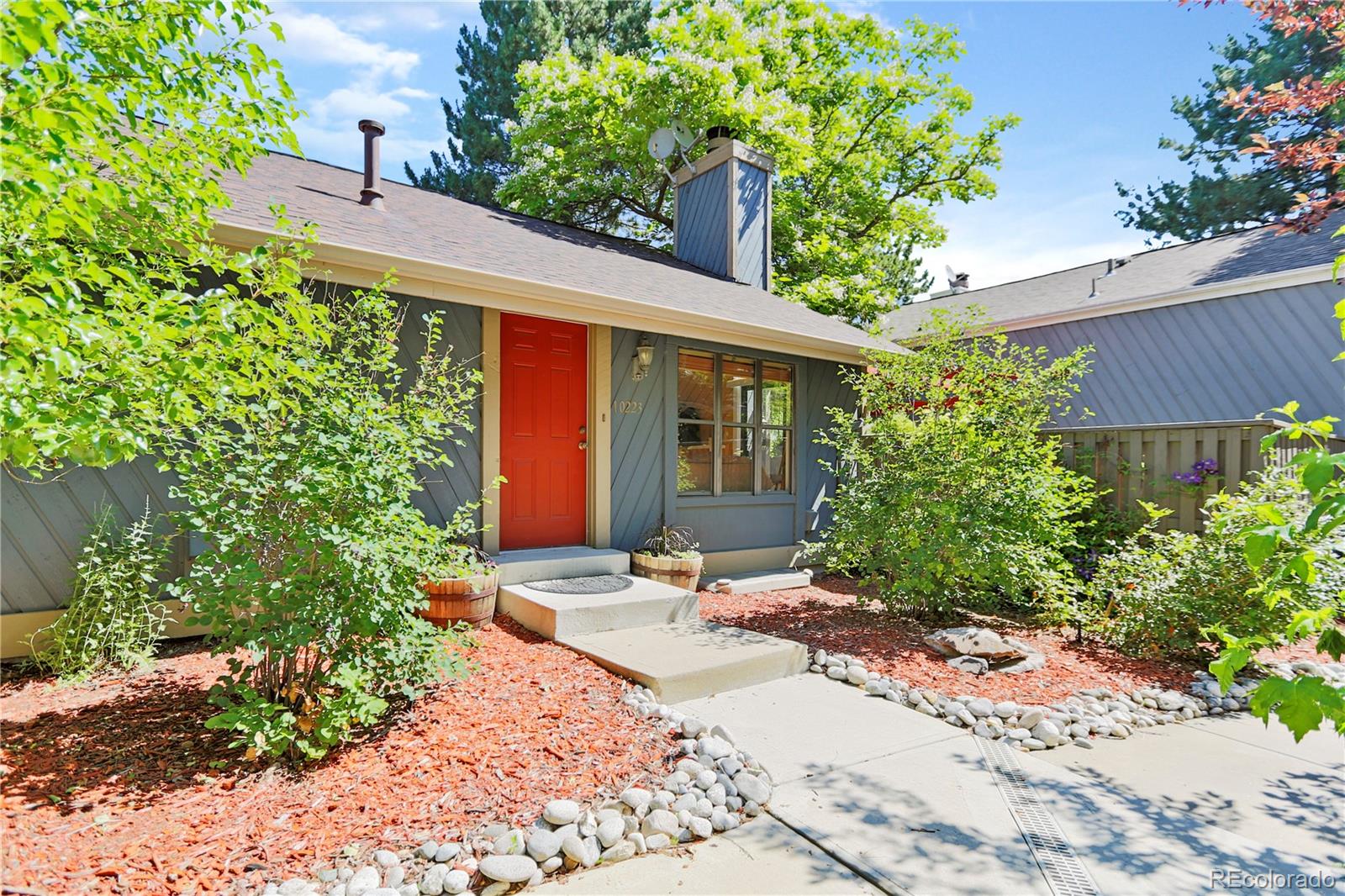  Englewood Home | MLS #: 718367810223 E Peakview Avenue, Englewood Beds: 3 Baths: 3 Price: $399,900