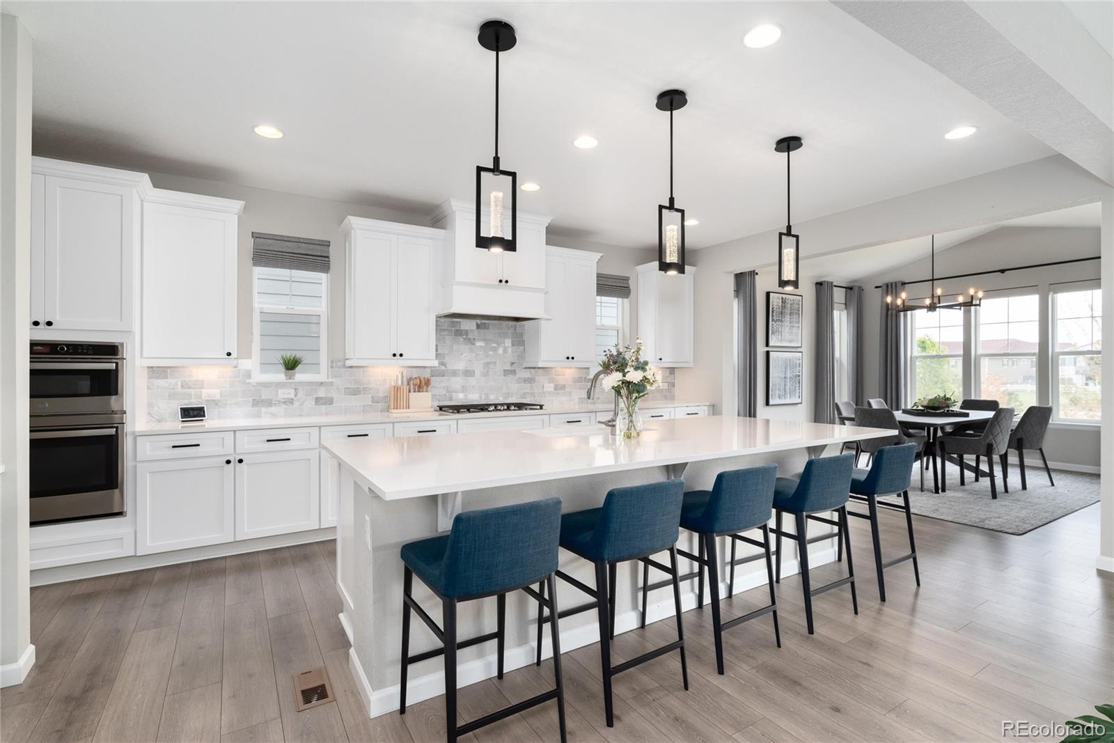 Aurora Home | MLS #: 904019627794 E Davies Drive, Aurora Beds: 5 Baths: 5 Price: $1,095,000