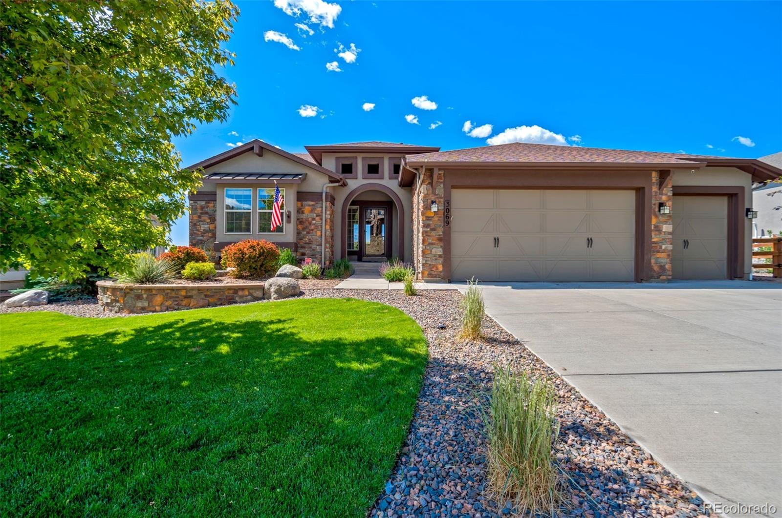  Monument Home | MLS #: 22112053069  Lakefront Drive, Monument Beds: 4 Baths: 3 Price: $895,000