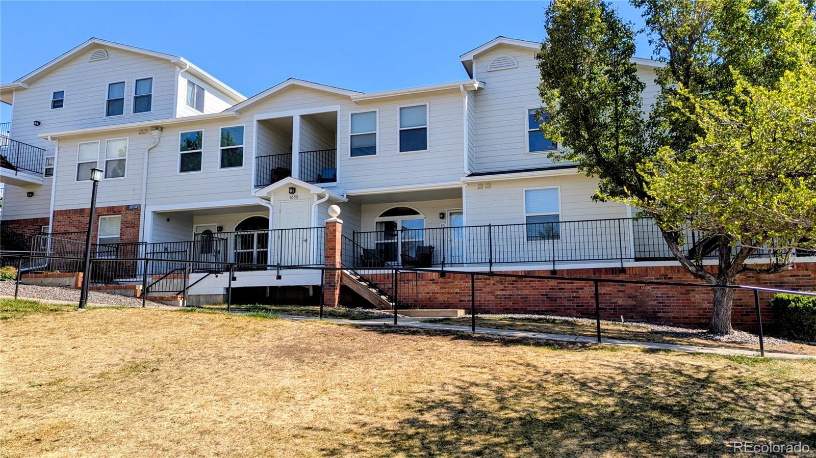 1650 s deframe street, Lakewood sold home. Closed on 2026-06-10 for $330,000.