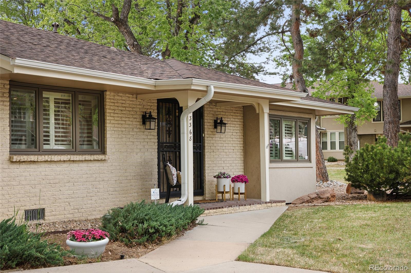 1 Denver Condo / Townhome | MLS #: 56117903368 S Oneida Way , Denver Beds: 2 Baths: 2 Price: $450,000