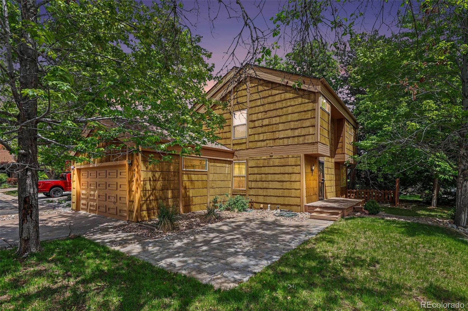  Littleton Home | MLS #: 365530810251 W Ida Avenue, Littleton Beds: 5 Baths: 4 Price: $515,000