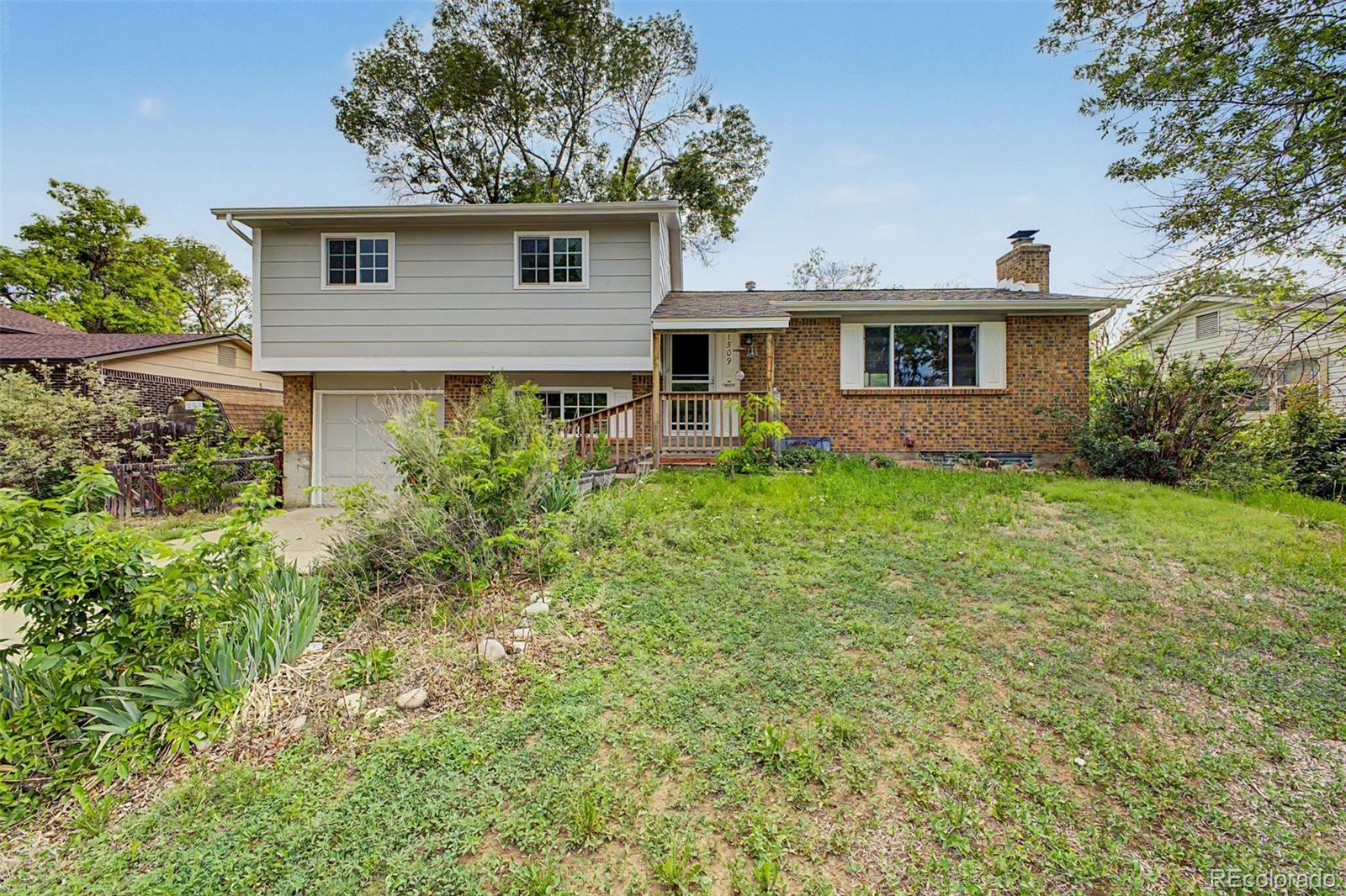  Longmont Home | MLS #: 83185121509 S Vivian Street, Longmont Beds: 5 Baths: 3 Price: $525,000