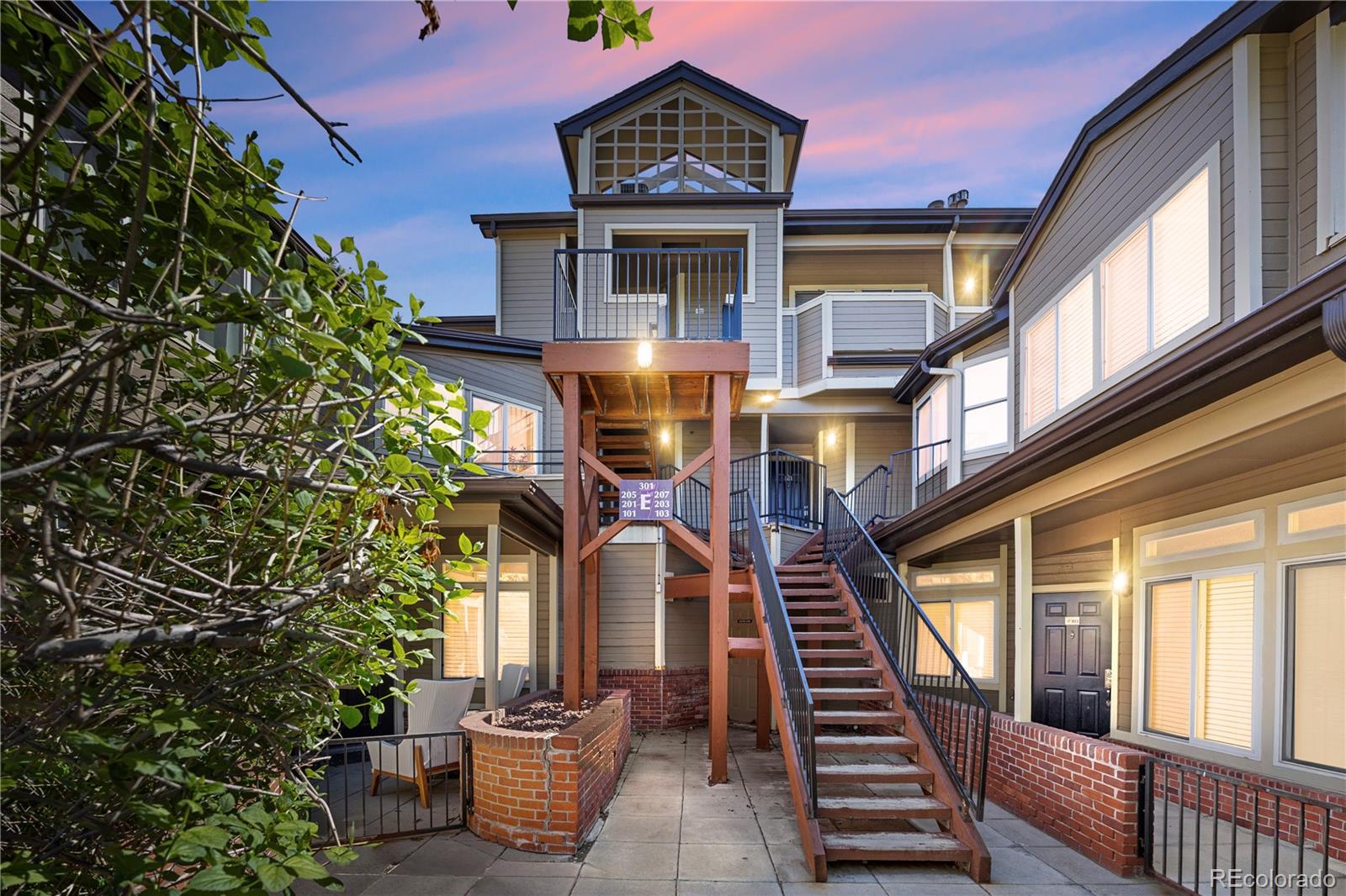  Greenwood Village Condo / Townhome | MLS #: 64047856001 S Yosemite Street E205, Greenwood Village Beds: 2 Baths: 2 Price: $405,000