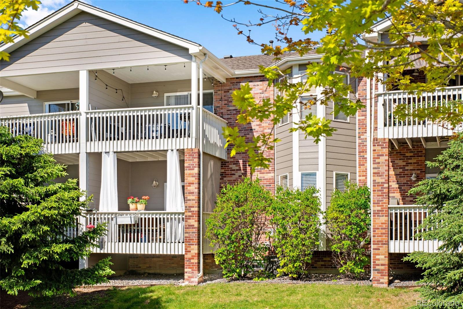  Arvada Condo / Townhome | MLS #: 669621911630 W 62nd Place 102, Arvada Beds: 3 Baths: 2 Price: $395,000
