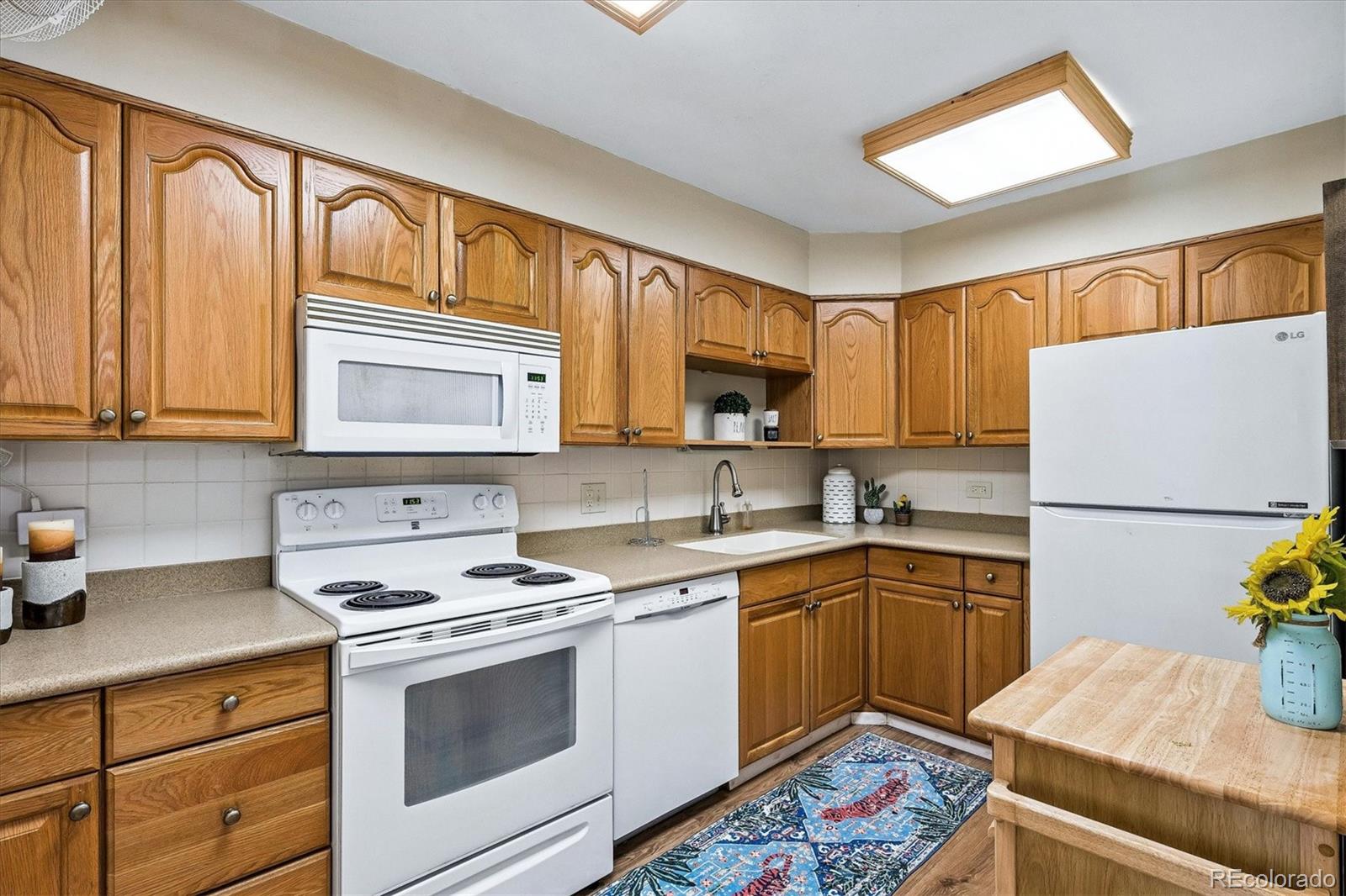 Windsor Gardens Denver Condo / Townhome | MLS #: 4571613635 S Alton Way 3B, Denver Beds: 2 Baths: 2 Price: $199,900