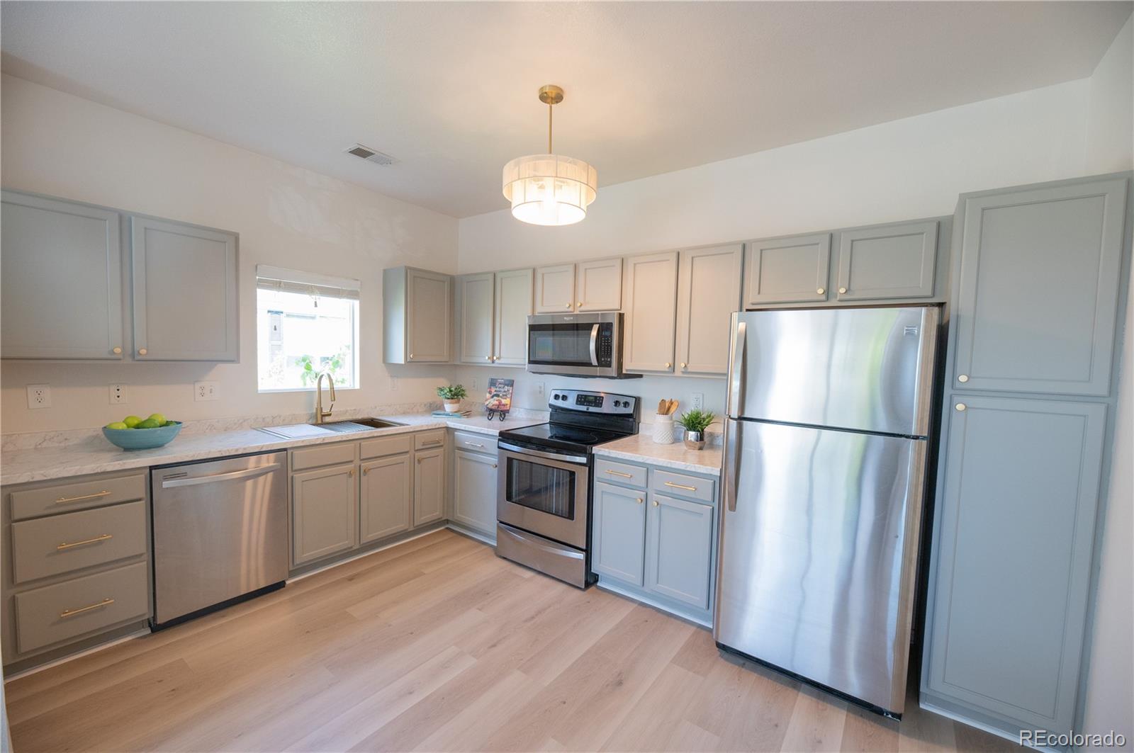  Aurora Condo / Townhome | MLS #: 809016616828 E Gunnison Drive 7D, Aurora Beds: 2 Baths: 2 Price: $279,000