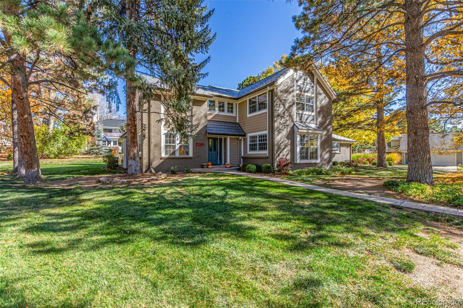  Greenwood Village Home | MLS #: 25313991249 E Green Meadow Lane, Greenwood Village Beds: 5 Baths: 4 Price: $2,250,000