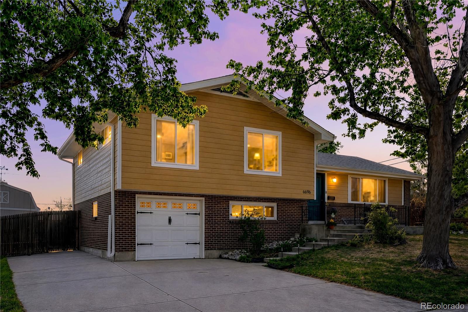  Centennial Home | MLS #: 66983086696 S Kit Carson Street, Centennial Beds: 3 Baths: 3 Price: $499,500